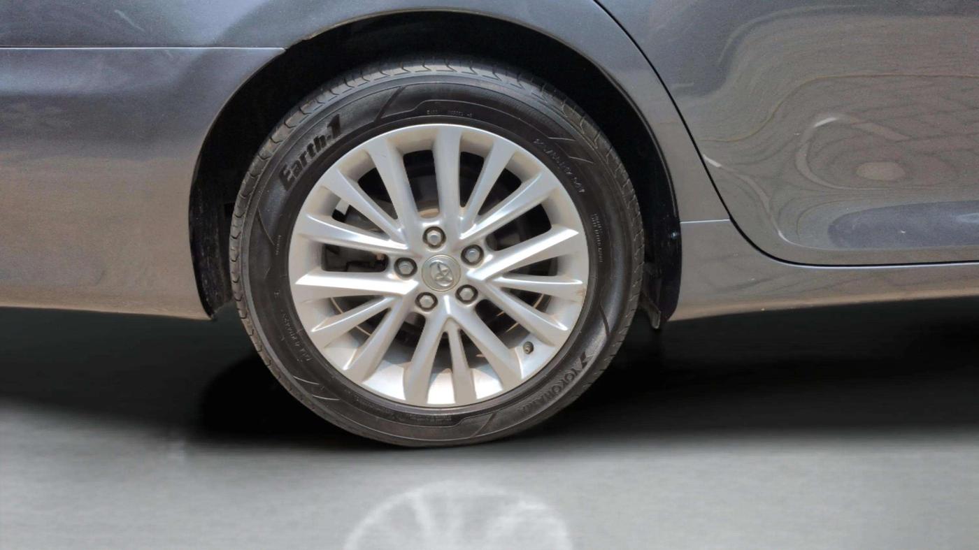 2016 Toyota Camry HYBRID, Hybrid, Automatic, 23,698 km, Right Rear Wheel