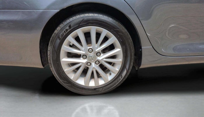 2016 Toyota Camry HYBRID, Hybrid, Automatic, 23,698 km, Right Rear Wheel