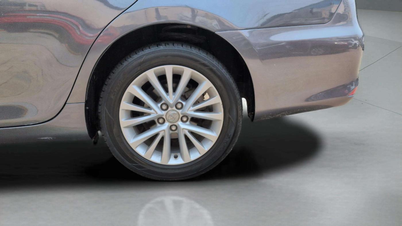 2016 Toyota Camry HYBRID, Hybrid, Automatic, 23,698 km, Left Rear Wheel