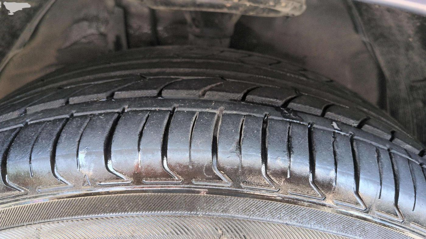 2016 Toyota Camry HYBRID, Hybrid, Automatic, 23,698 km, Right Rear Tyre Tread