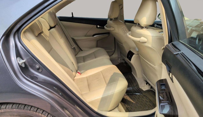 2016 Toyota Camry HYBRID, Hybrid, Automatic, 23,698 km, Right Side Rear Door Cabin