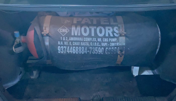 2018 Maruti Dzire ZXI AMT, CNG, Automatic, 91,479 km, Boot Inside