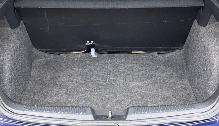 2014 Volkswagen Polo HIGHLINE1.2L, Petrol, Manual, 1,14,460 km, Boot Inside