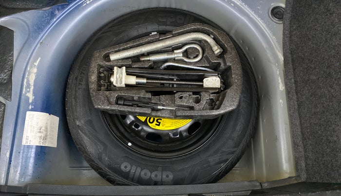 2014 Volkswagen Polo HIGHLINE1.2L, Petrol, Manual, 1,14,460 km, Spare Tyre