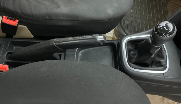 2014 Volkswagen Polo HIGHLINE1.2L, Petrol, Manual, 1,14,460 km, Gear Lever