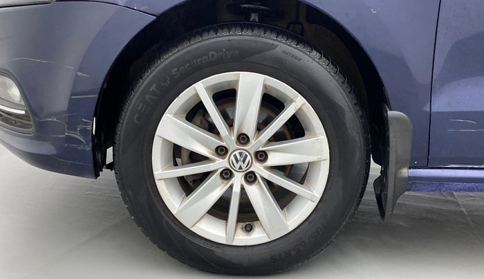 2014 Volkswagen Polo HIGHLINE1.2L, Petrol, Manual, 1,14,460 km, Left Front Wheel