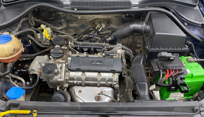 2014 Volkswagen Polo HIGHLINE1.2L, Petrol, Manual, 1,14,460 km, Open Bonet