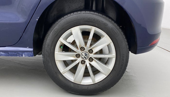 2014 Volkswagen Polo HIGHLINE1.2L, Petrol, Manual, 1,14,460 km, Left Rear Wheel