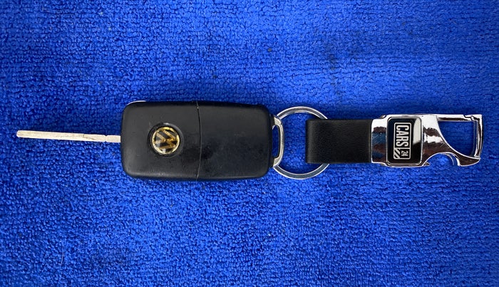 2014 Volkswagen Polo HIGHLINE1.2L, Petrol, Manual, 1,14,460 km, Key Close Up