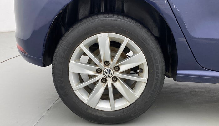 2014 Volkswagen Polo HIGHLINE1.2L, Petrol, Manual, 1,14,460 km, Right Rear Wheel