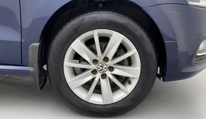 2014 Volkswagen Polo HIGHLINE1.2L, Petrol, Manual, 1,14,460 km, Right Front Wheel