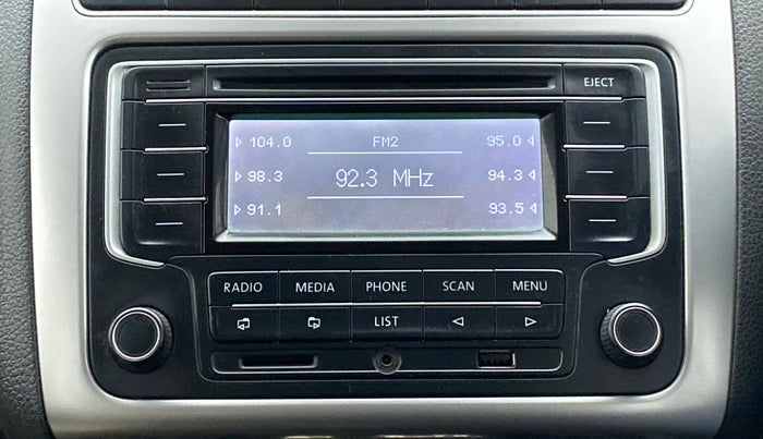 2014 Volkswagen Polo HIGHLINE1.2L, Petrol, Manual, 1,14,460 km, Infotainment System