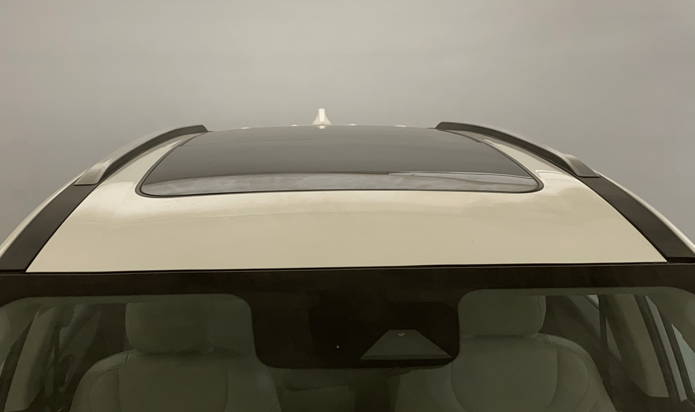 2022 Mahindra XUV700 AX 7 LUXURY P AT 7 STR, Petrol, Automatic, 13,673 km, Moonroof/ Sunroof