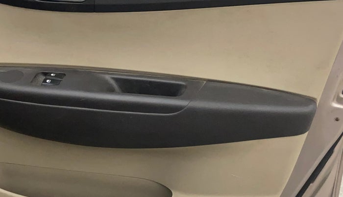 2013 Hyundai i20 ERA 1.2, CNG, Manual, 79,342 km, Driver Side Door Panels Control