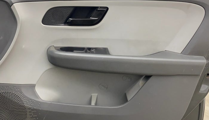 2020 Tata ALTROZ XE PETROL, Petrol, Manual, 50,672 km, Driver Side Door Panels Control