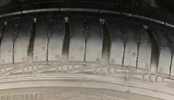 2016 Honda Amaze 1.2L I-VTEC SX, Petrol, Manual, 95,867 km, Right Rear Tyre Tread