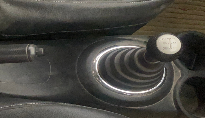 2016 Honda Amaze 1.2L I-VTEC VX, Petrol, Manual, 85,900 km, Gear Lever