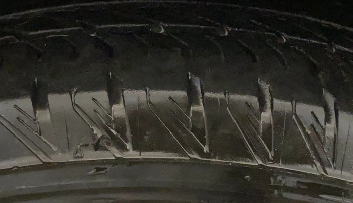 2023 Mahindra XUV700 AX7 Petrol MT 7 STR, Petrol, Manual, 24,144 km, Left Front Tyre Tread