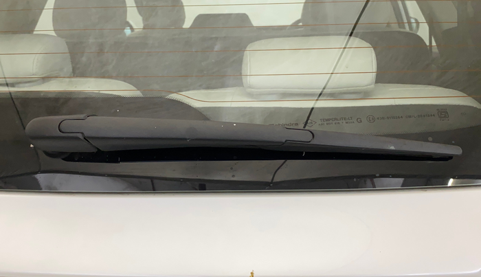 2023 Mahindra XUV700 AX7 Petrol MT 7 STR, Petrol, Manual, 24,144 km, Rear Wiper