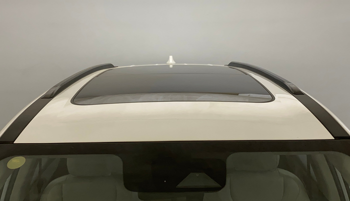 2023 Mahindra XUV700 AX7 Petrol MT 7 STR, Petrol, Manual, 24,144 km, Moonroof/ Sunroof