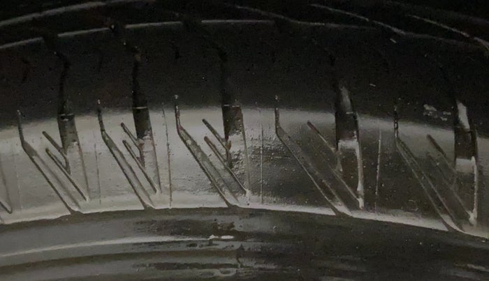 2023 Mahindra XUV700 AX7 Petrol MT 7 STR, Petrol, Manual, 24,144 km, Left Rear Tyre Tread