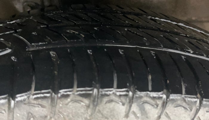 2015 Maruti Wagon R 1.0 VXI, Petrol, Manual, 29,138 km, Right Front Tyre Tread