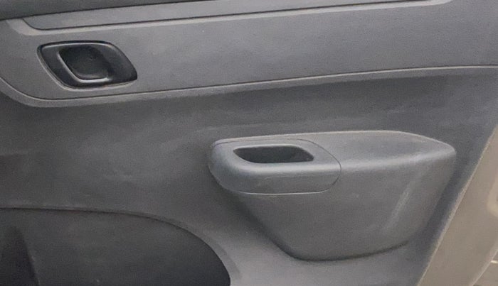 2016 Renault Kwid RXT 0.8, Petrol, Manual, 85,151 km, Driver Side Door Panels Control