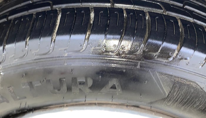 2015 Maruti Ciaz VXI, Petrol, Manual, 1,17,523 km, Left Front Tyre Tread
