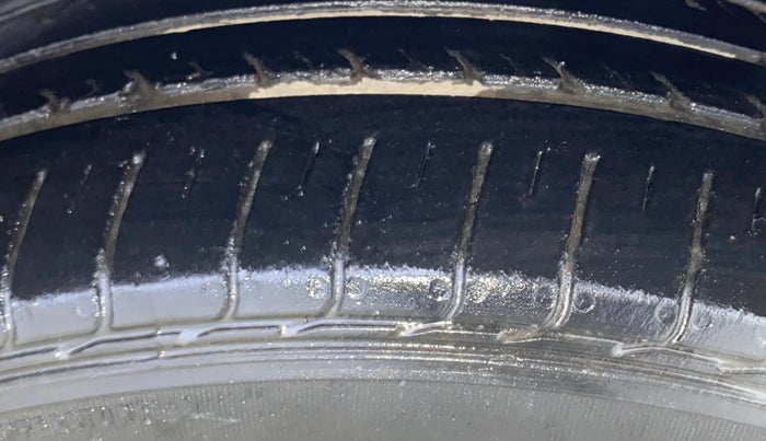 2015 Maruti Ciaz VXI, Petrol, Manual, 1,17,523 km, Left Rear Tyre Tread