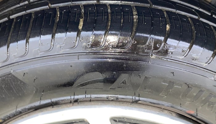 2015 Maruti Ciaz VXI, Petrol, Manual, 1,17,523 km, Right Front Tyre Tread