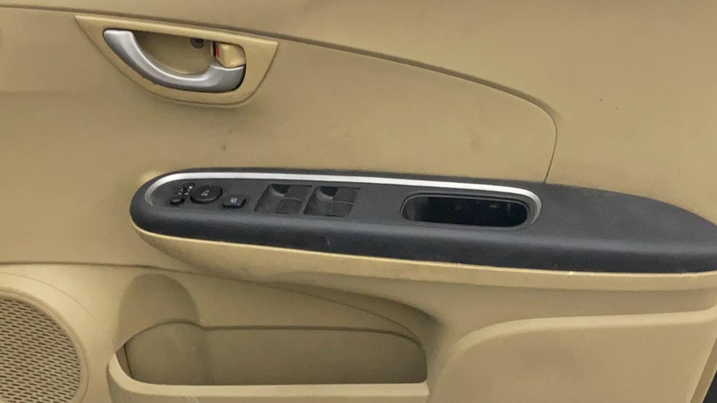 2019 Honda Amaze 1.2L I-VTEC VX, CNG, Manual, 96,245 km, Driver Side Door Panels Control