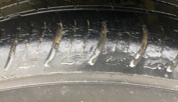 2018 Mahindra KUV 100 NXT K6+ D 6 STR, Diesel, Manual, 53,075 km, Right Front Tyre Tread