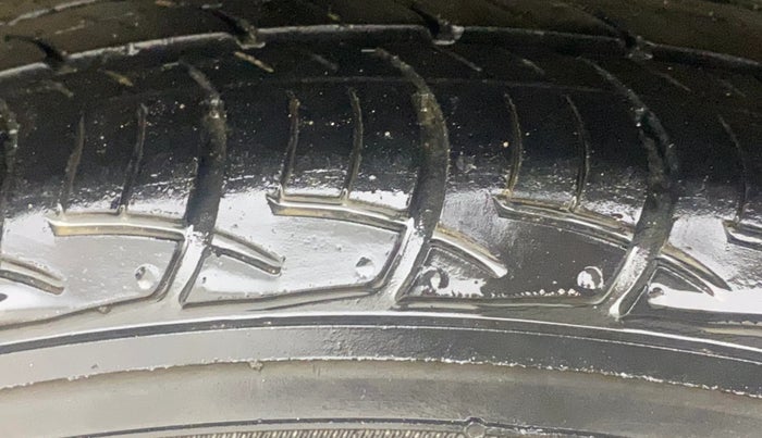 2018 Mahindra KUV 100 NXT K6+ D 6 STR, Diesel, Manual, 53,075 km, Right Rear Tyre Tread