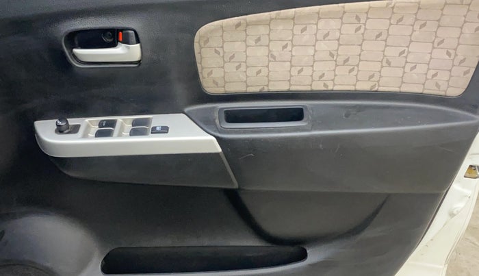 2015 Maruti Wagon R 1.0 VXI, Petrol, Manual, 48,478 km, Driver Side Door Panels Control