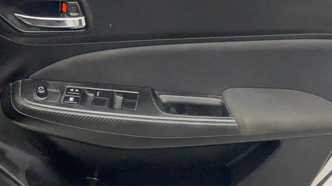2018 Maruti Swift VXI AMT, Petrol, Automatic, 47,324 km, Driver Side Door Panels Control