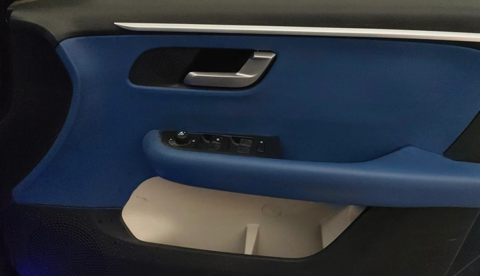 2024 Tata ALTROZ XZA + SUNROOF, Petrol, Automatic, 13,097 km, Driver Side Door Panels Control