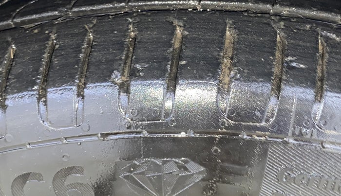 2014 Toyota Corolla Altis VL CVT PETROL, Petrol, Automatic, 1,32,528 km, Left Front Tyre Tread