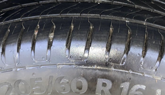 2014 Toyota Corolla Altis VL CVT PETROL, Petrol, Automatic, 1,32,528 km, Right Rear Tyre Tread