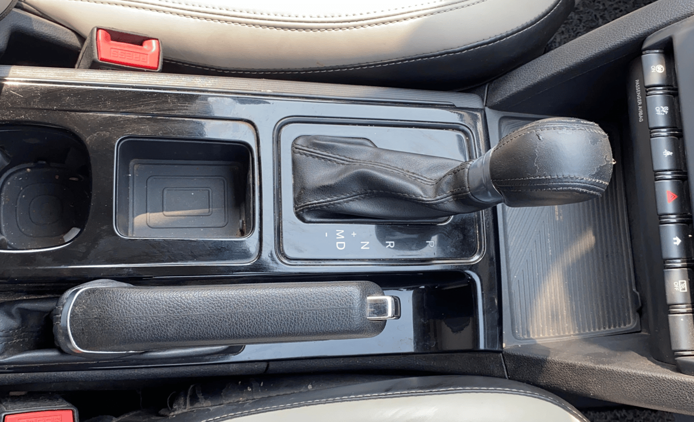 2021 Mahindra XUV700 AX 3 P AT 5 STR, Petrol, Automatic, 64,972 km, Gear Lever
