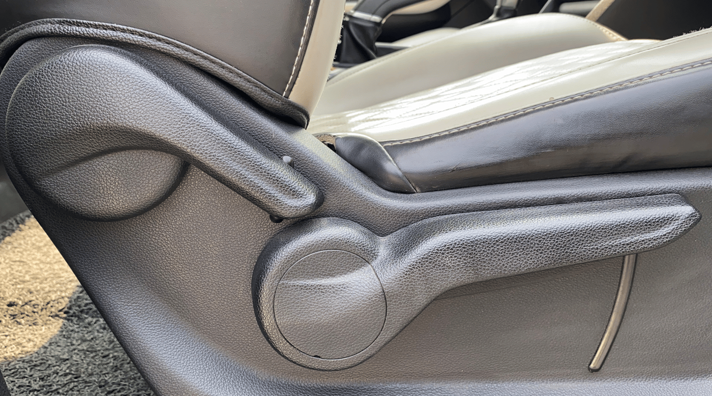 2021 Mahindra XUV700 AX 3 P AT 5 STR, Petrol, Automatic, 64,972 km, Driver Side Adjustment Panel