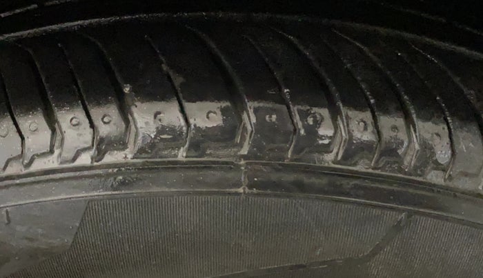 2015 Hyundai Verna FLUIDIC 4S 1.6 VTVT S(O), Petrol, Manual, 51,666 km, Right Front Tyre Tread