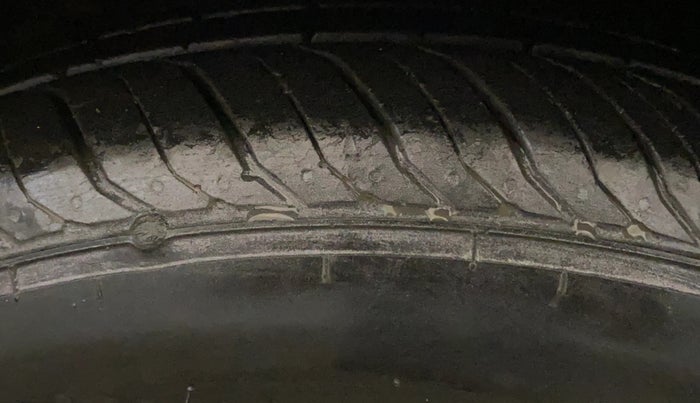 2015 Hyundai Verna FLUIDIC 4S 1.6 VTVT S(O), Petrol, Manual, 51,666 km, Left Front Tyre Tread