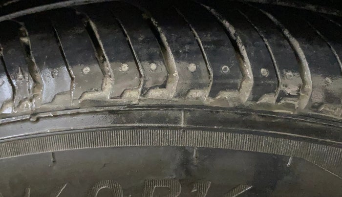 2015 Hyundai Verna FLUIDIC 4S 1.6 VTVT S(O), Petrol, Manual, 51,666 km, Right Rear Tyre Tread