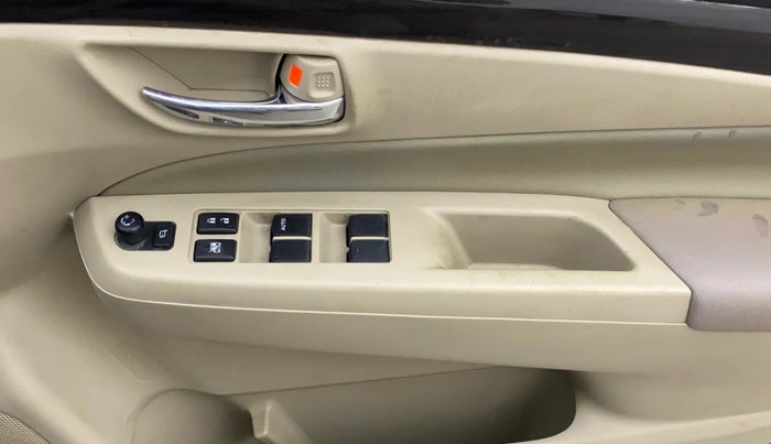 2018 Maruti Ciaz ALPHA  AT 1.4  PETROL, Petrol, Automatic, 1,09,079 km, Driver Side Door Panels Control