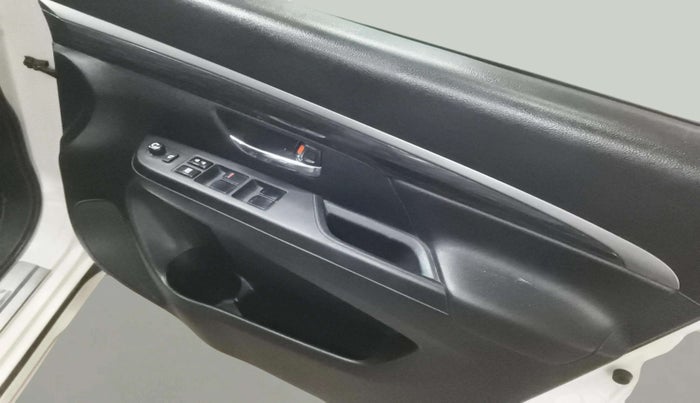 2023 Maruti XL6 ALPHA MT, Petrol, Manual, 59,959 km, Driver Side Door Panels Control