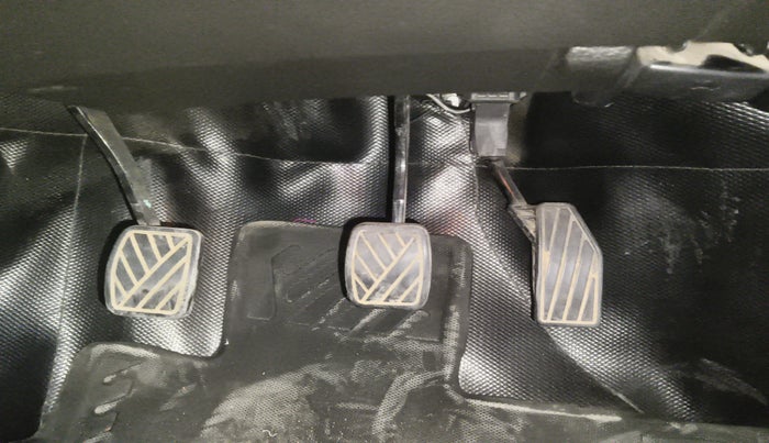 2023 Maruti XL6 ALPHA MT, Petrol, Manual, 59,959 km, Pedals