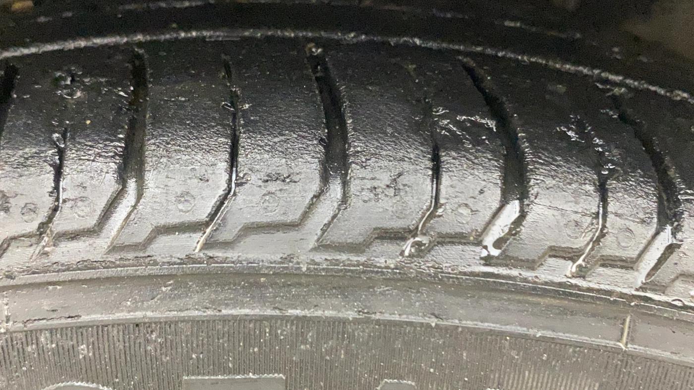 2021 Hyundai NEW I20 SPORTZ 1.2 AT, Petrol, Automatic, 91,120 km, Left Front Tyre Tread