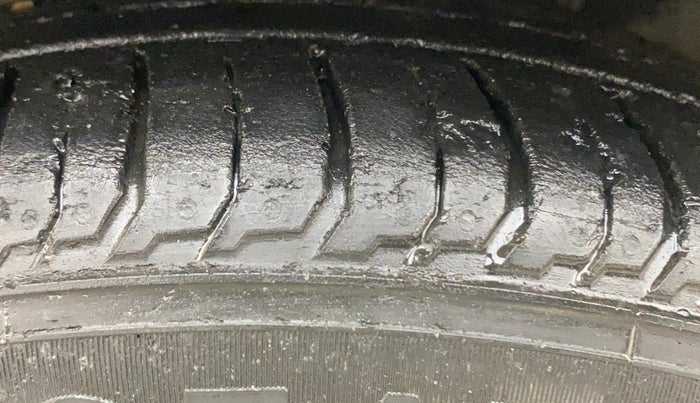 2021 Hyundai NEW I20 SPORTZ 1.2 AT, Petrol, Automatic, 90,600 km, Left Front Tyre Tread