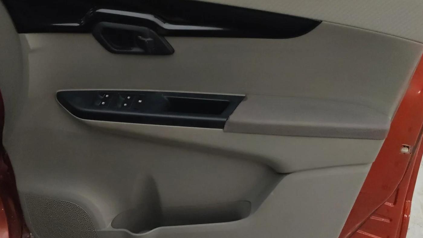 2017 Mahindra Kuv100 K8 6 STR, Petrol, Manual, 7,653 km, Driver Side Door Panels Control