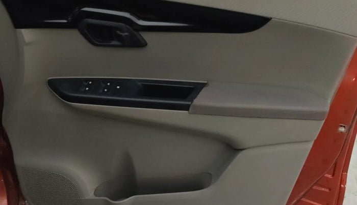 2017 Mahindra Kuv100 K8 6 STR, Petrol, Manual, 76,124 km, Driver Side Door Panels Control